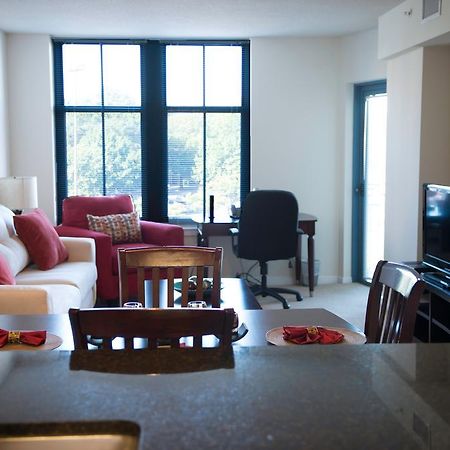 Crystal Quarters Corporate Housing At The Gramercy Arlington Oda fotoğraf