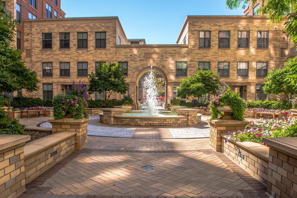 Crystal Quarters Corporate Housing At The Gramercy Arlington Oda fotoğraf